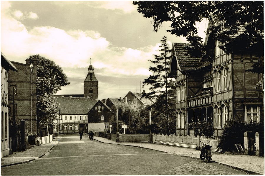 Seehäuser Straße 1960, Blick über Biesebrücken zum Ort des Seehäuser Tors